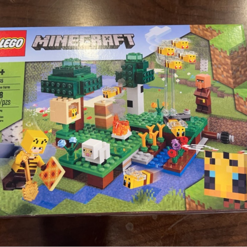 LEGO Minecraft Bee Farm Set (21165)